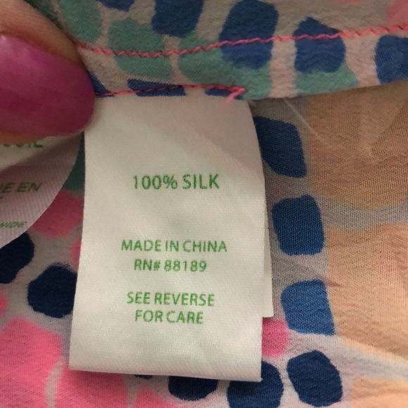 Lilly Pulitzer Elsa Blouse Top Tile Wave Silk Mosaic SZ M Pink Prach Aqua - Picture 7 of 7